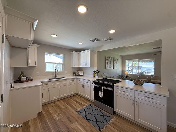 4th image of 209 E JONES Avenue