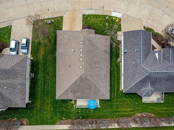3rd image of 1924 Scarborough Dr