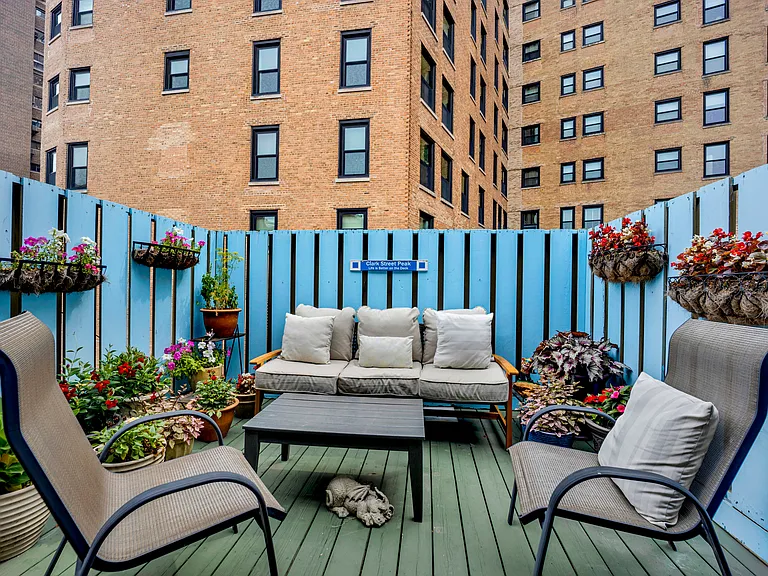 2109 N Clark St — Photo 30