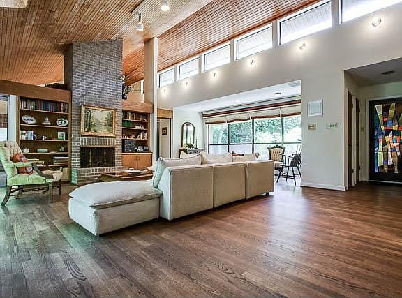 4th image of 6875 Carolyncrest Dr