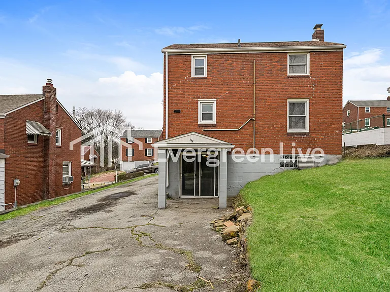 712 Lynda Ln — Photo 15