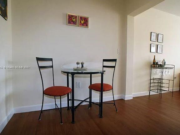 4th image of 900 Euclid Ave APT 14