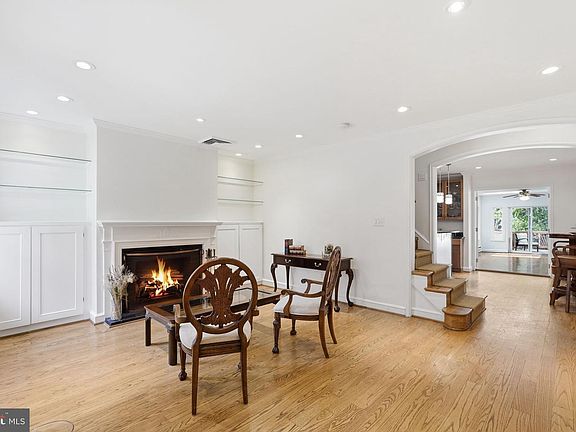 5th image of 4421 Volta Pl NW
