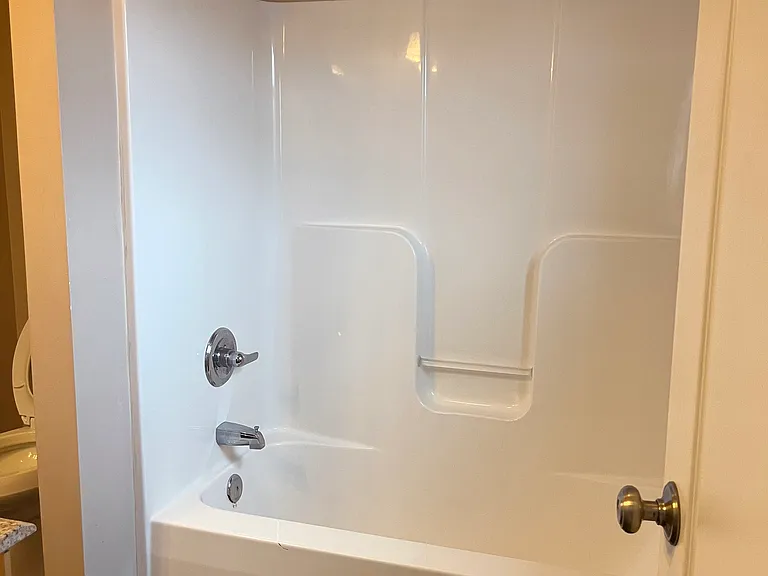 Bathroom Tub/Shower