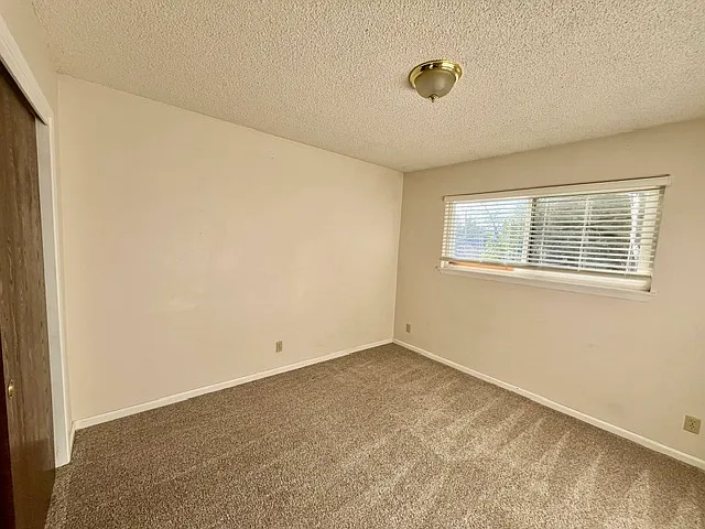 2 bed, 900 sqft, $1,500 — Photo 3