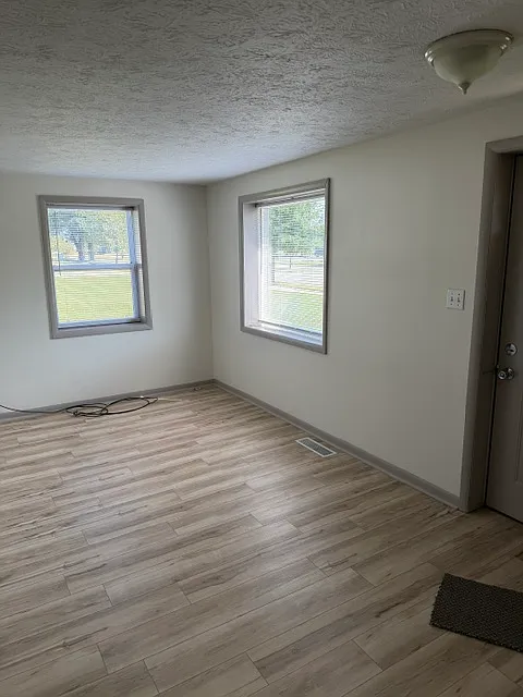 3 bed, 1036 sqft, $1,200 — Photo 2