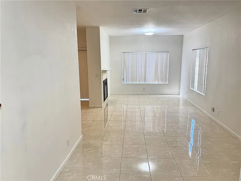 18319 Hart St #3 — Photo 4
