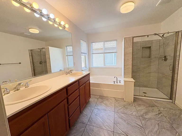 5454 Gold Creek Cir — Photo 21