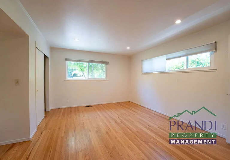 7 Edward Ave — Photo 11
