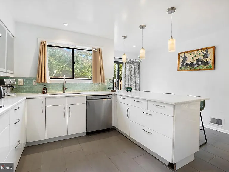 5351 Strathmore Ave — Photo 13