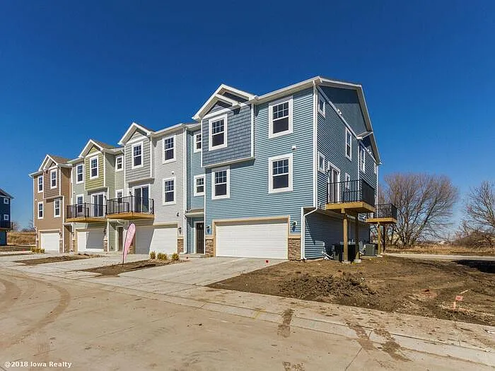 229 Red Oak Ct — Photo 1
