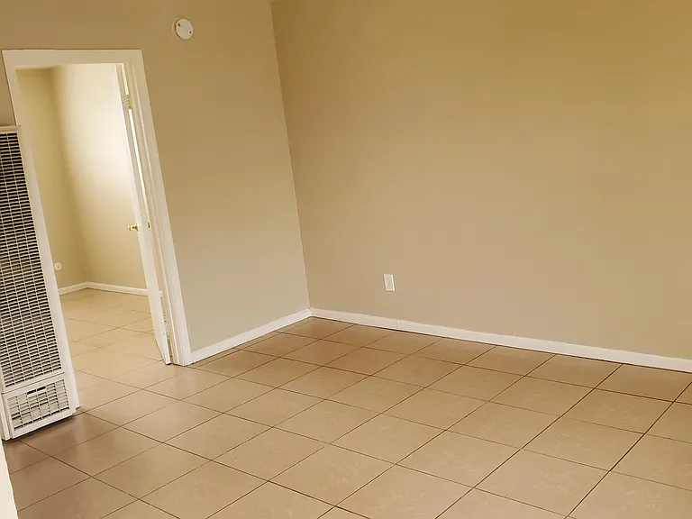 2570 Traction Ave #6 — Photo 8