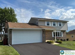 1717 Elmhurst Dr, Whitehall, PA 18052