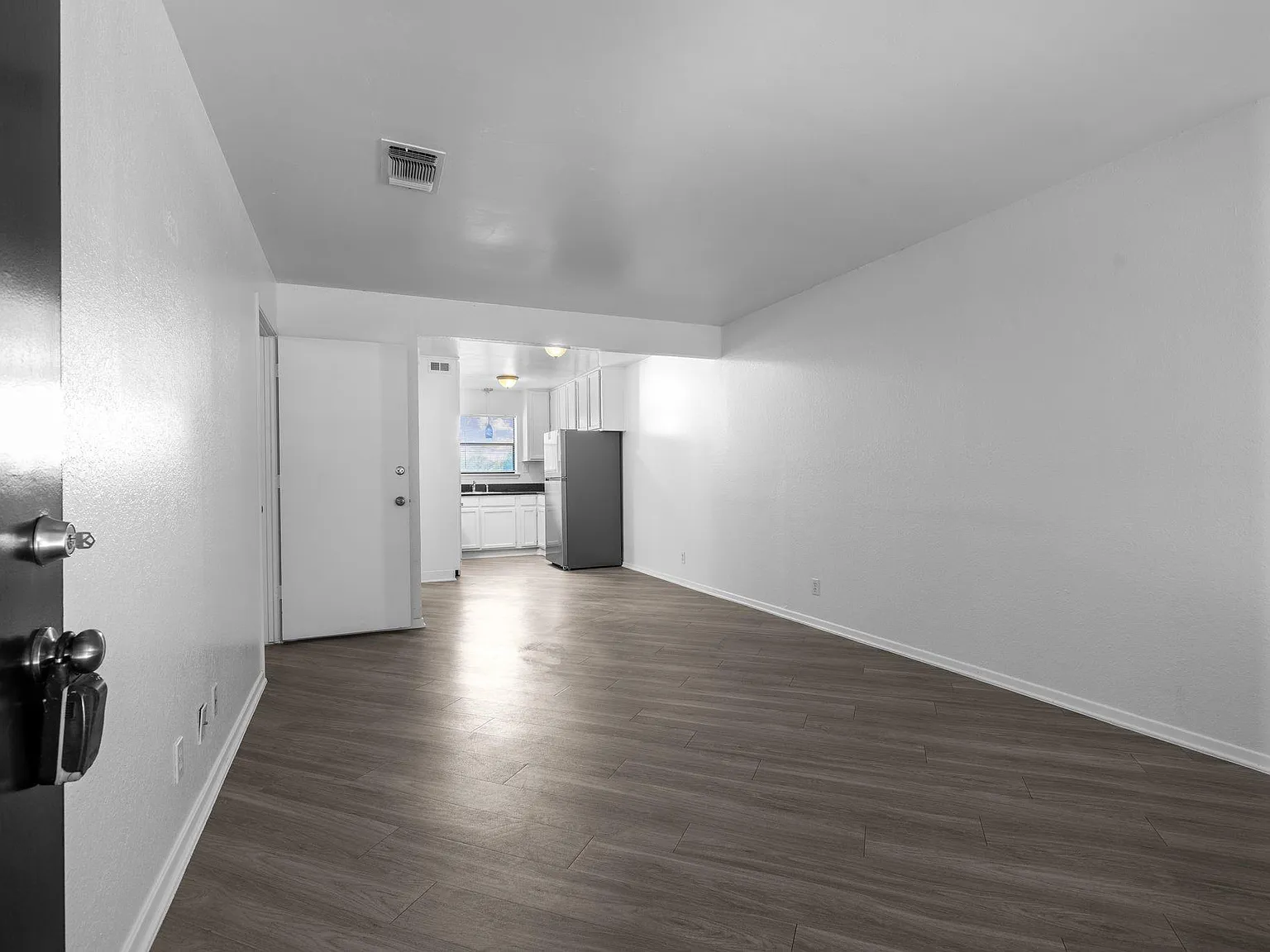 320 E 4th St — Photo 2