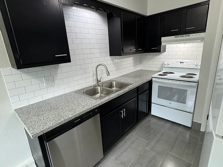 7902 Venus St #6 — Photo 7