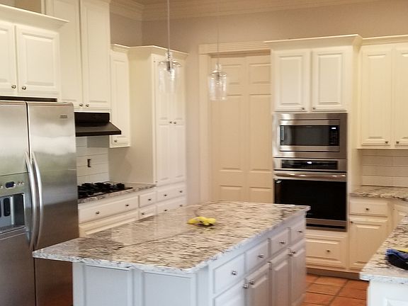 Updated Kitchen w/ Granite