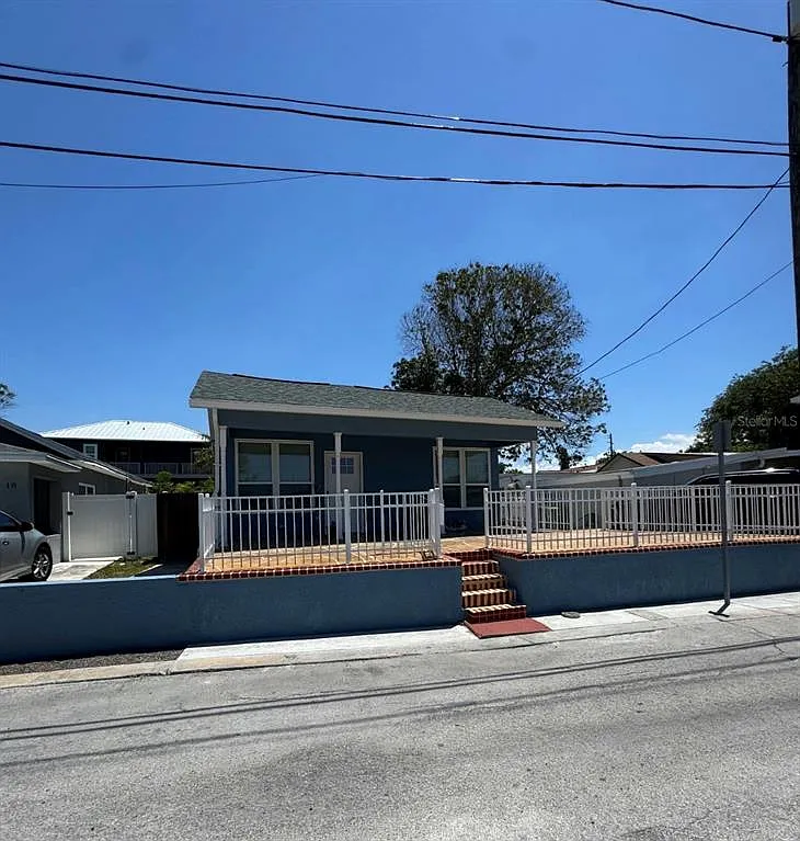 2 bed, 1.0 bath, 1080 sqft, $2,300 — Photo 1