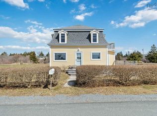 125 The Point Rd, Lunenburg, NS B0J2C0