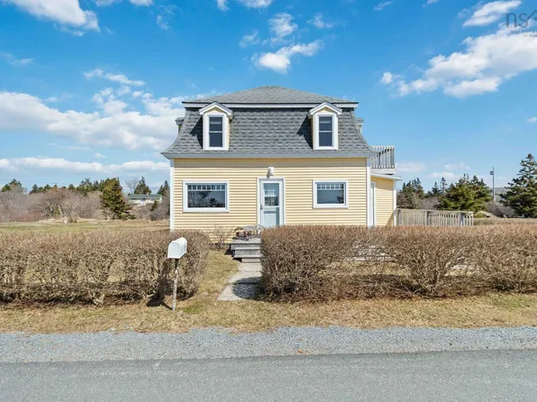 125 The Point Rd, Lunenburg, NS B0J 2C0