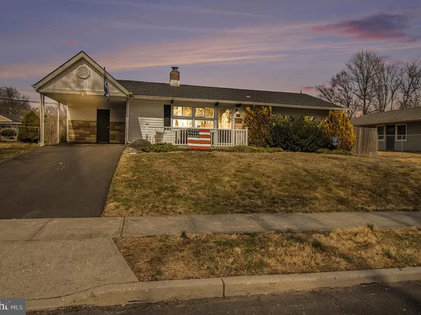 11 Timber Ln, Levittown, PA 19054
