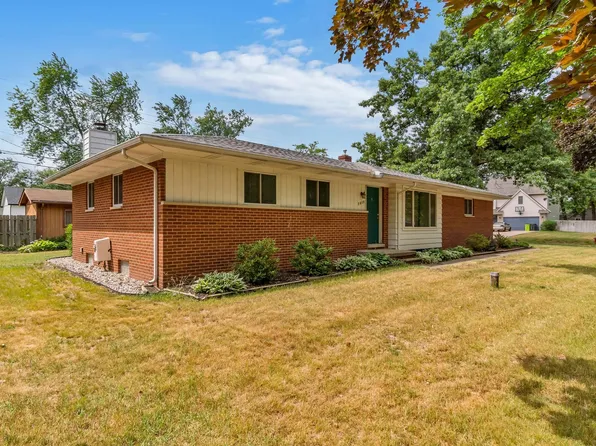 7815 Richardson Rd, West Bloomfield, MI 48323