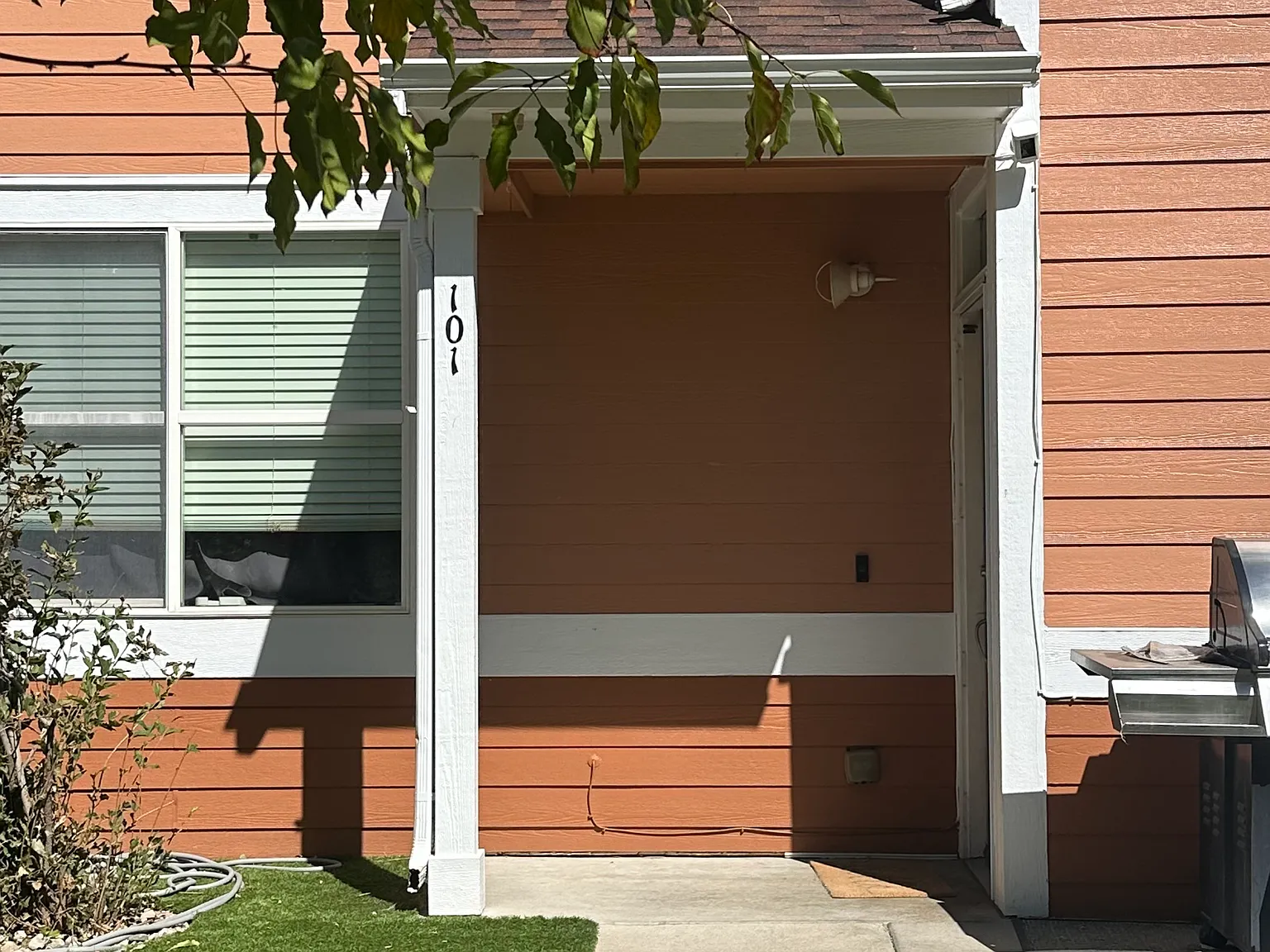 2 bed, 1047 sqft, $2,400 — Photo 2