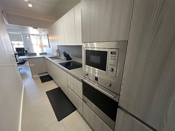 3rd image of 100 Lincoln Rd #620