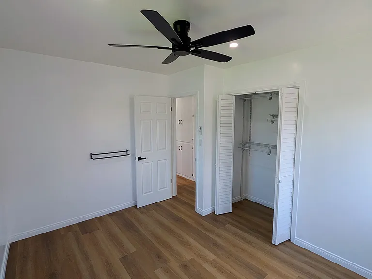 5052 Baldwin Park Blvd — Photo 11