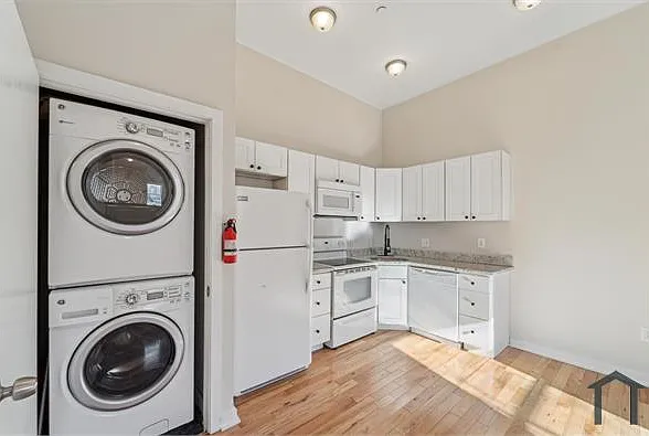 709 N Franklin St #303 — Photo 5