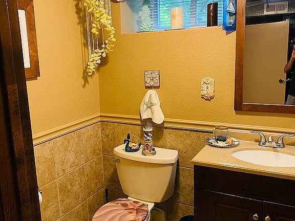 Basement 1/2 bath 