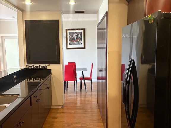 3rd image of 5534 Encino Ave APT 102