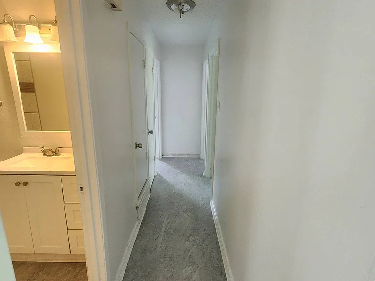 617 SW 16th St — Photo 5