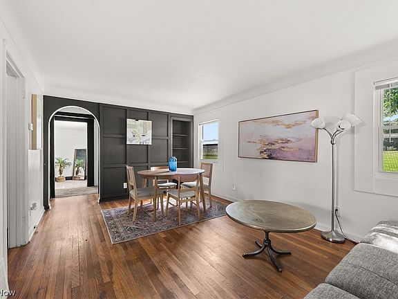 5th image of 14404 Broxton Ave