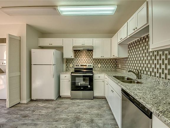 5th image of 15464 Admiralty Cir APT 11