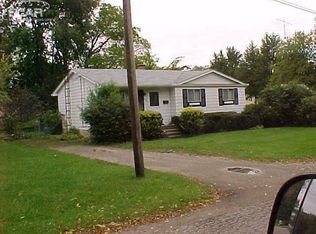 405 4th St, Fenton, MI 48430