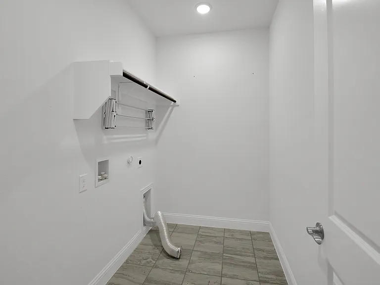913 Peabody Dr — Photo 10