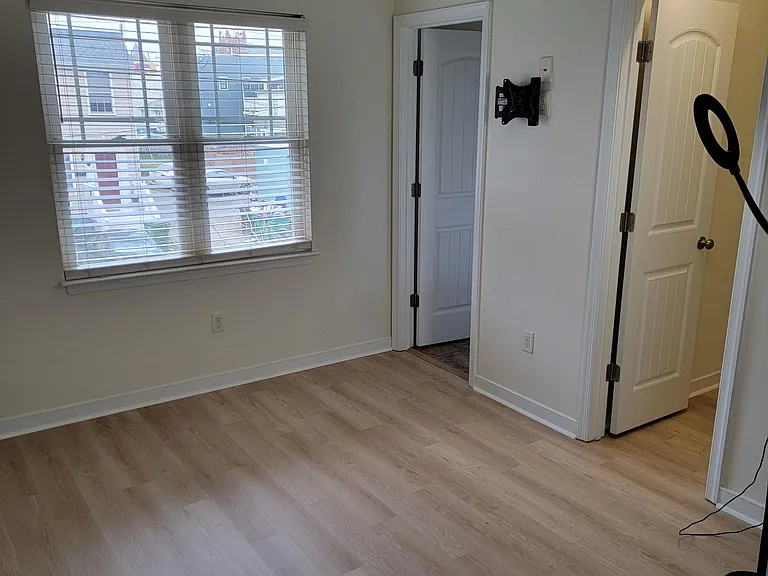 Master Bedroom 950 for rent