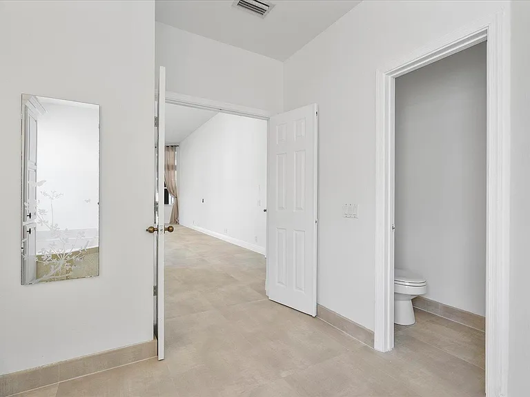 970 Greenwood Rd — Photo 37