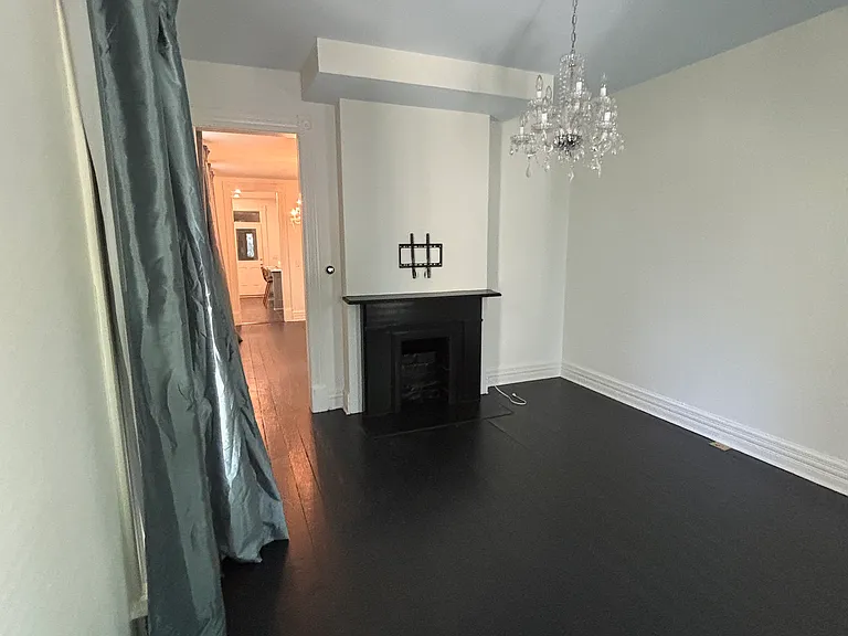 226 W 2nd Ave — Photo 2