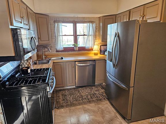 4th image of 8454 Hampstead Dr