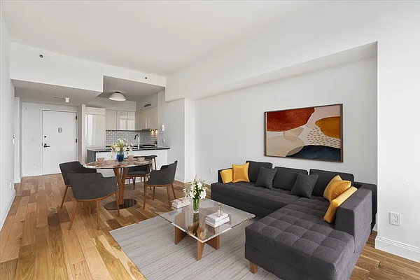 Rented by Fact Real Estate LLC | media 4