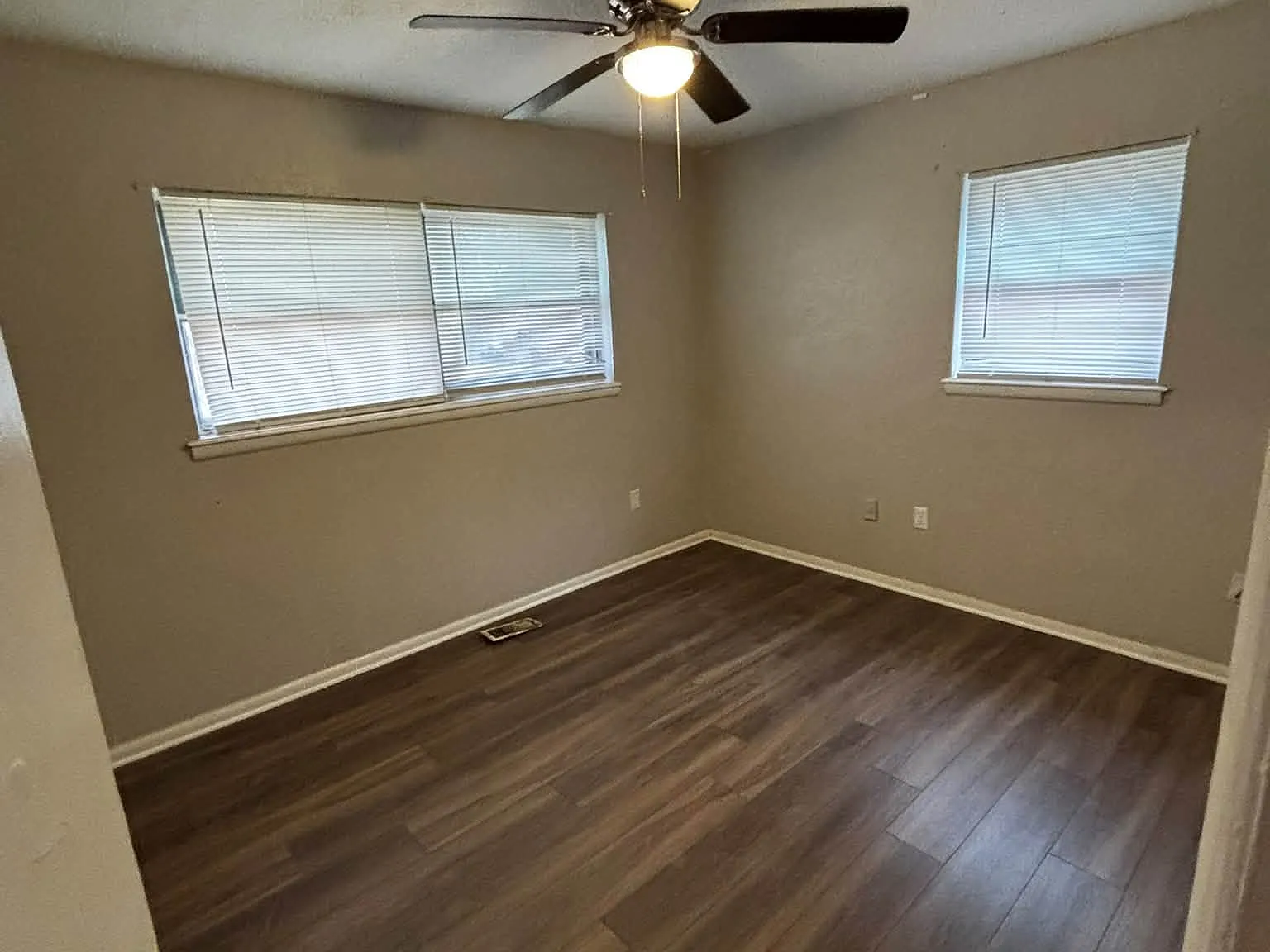 3 bed, 1200 sqft, $1,000 — Photo 2