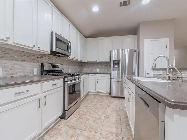 9408 Castle Pines Dr — Photo 12