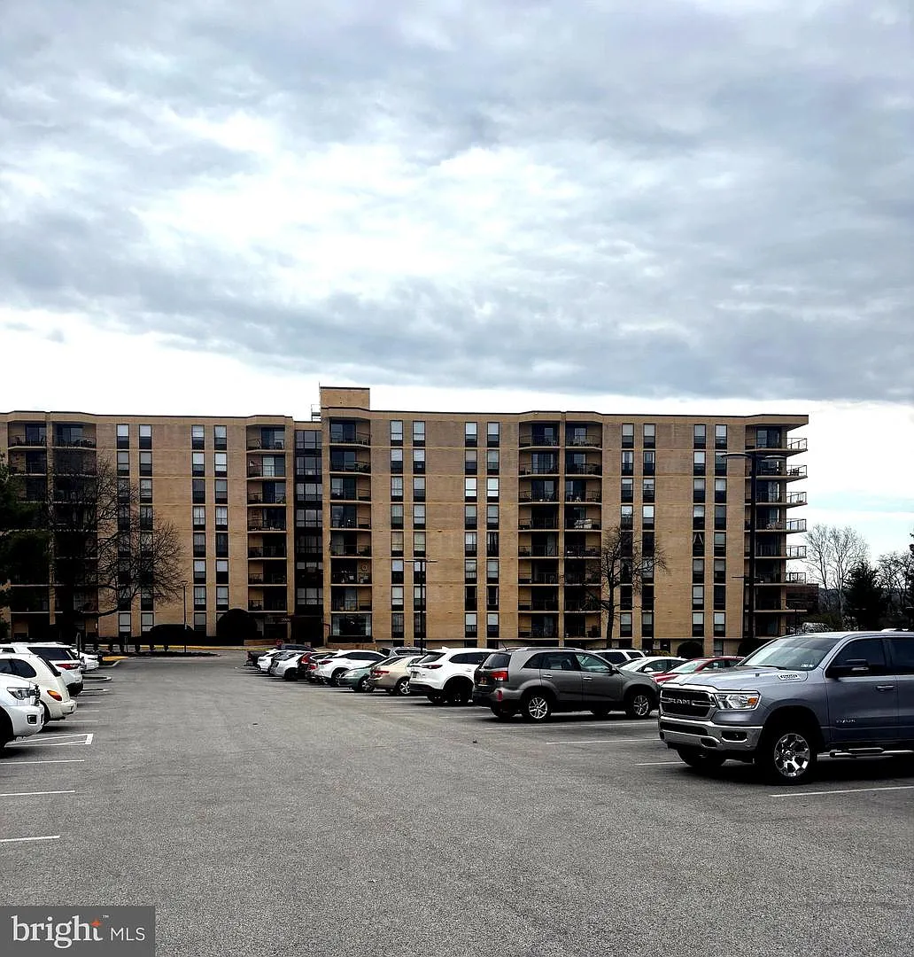 666 W Germantown Pike APT 2321 photo 1