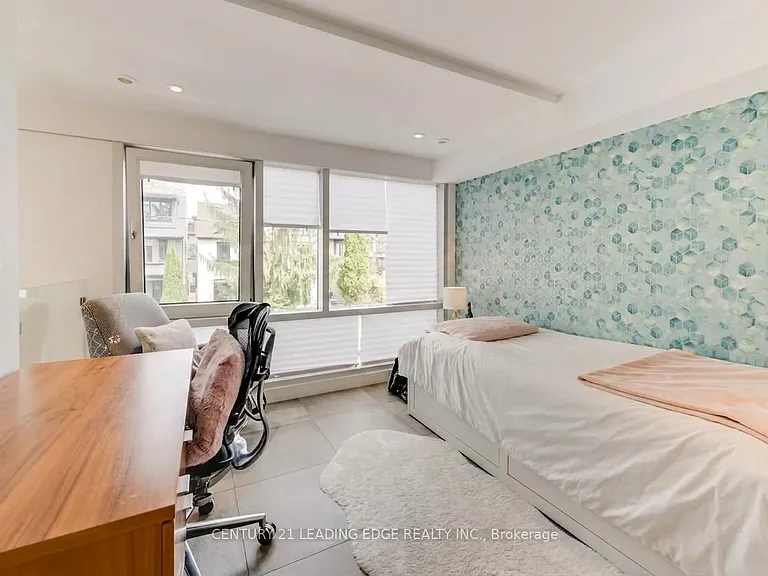 81 Dagmar Ave — Photo 32