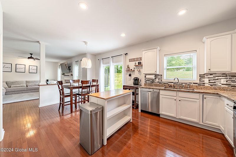5th image of 10 Green Fields Drive