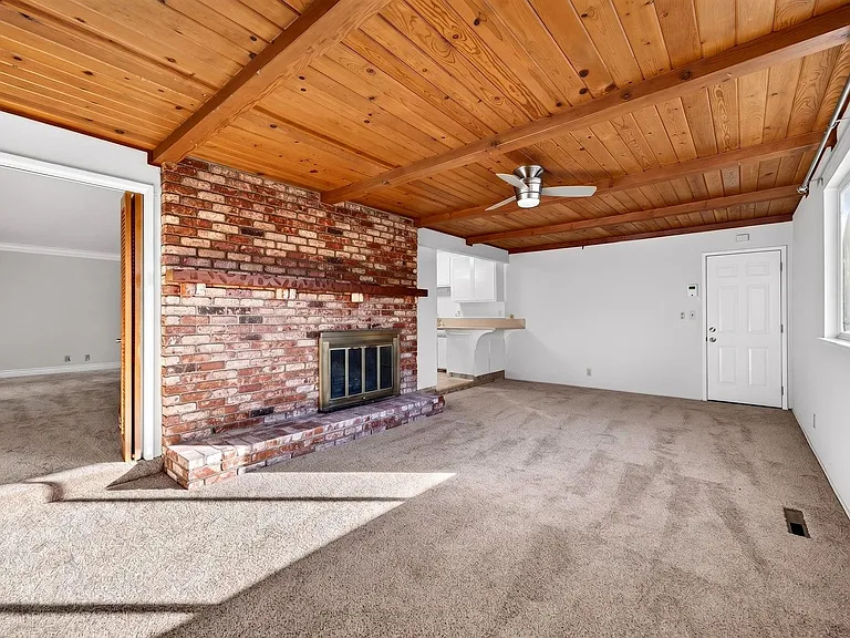 1214 Kilarney Ln — Photo 17