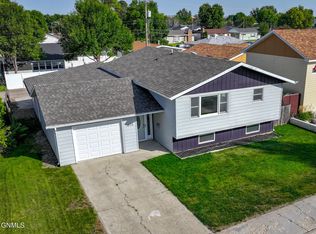 1606 10th Ave W, Williston, ND 58801