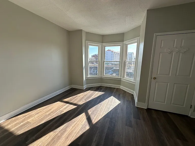 137 Stevens Ave — Photo 1