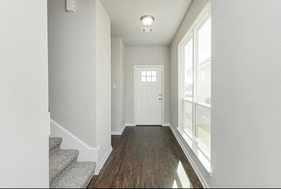 4 bed, 3.0 bath, 1978 sqft, $3,000 — Photo 2